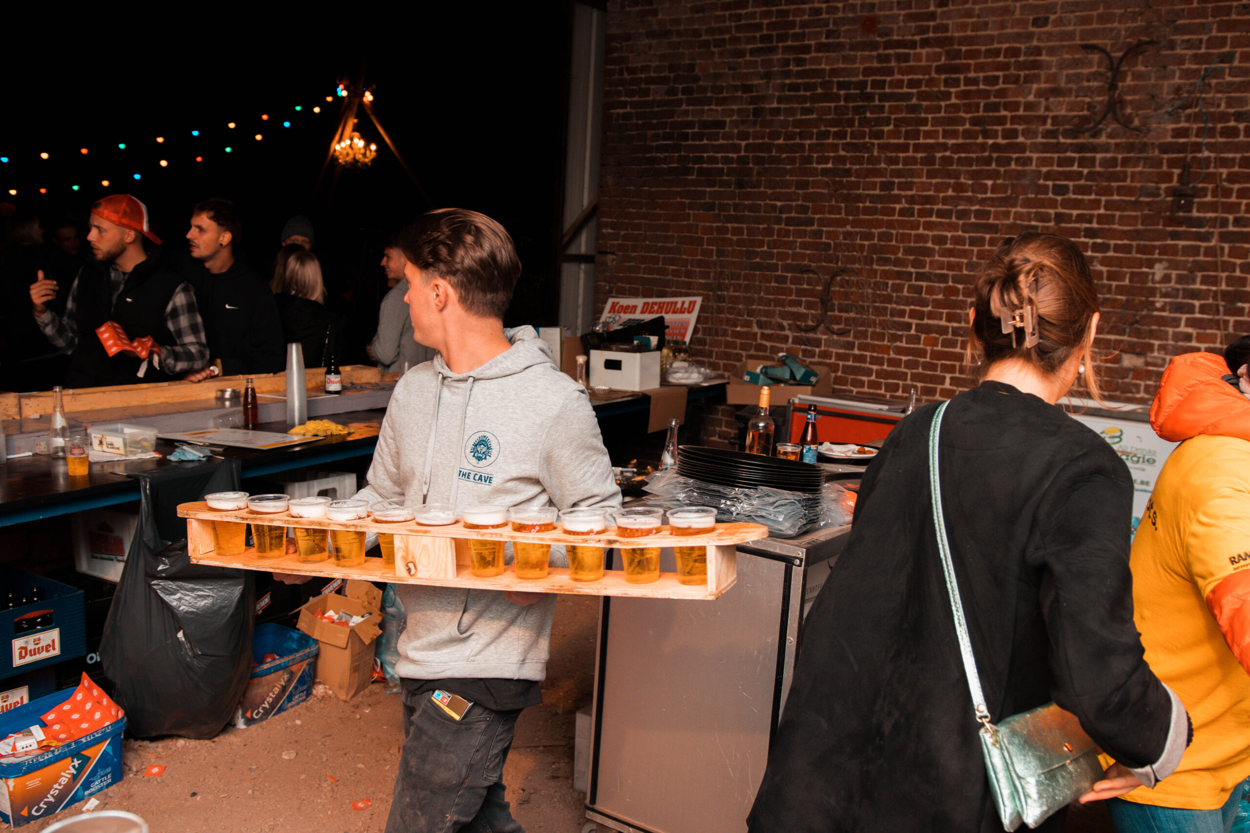 beer pong festival – beats n bots 22 - meter bier